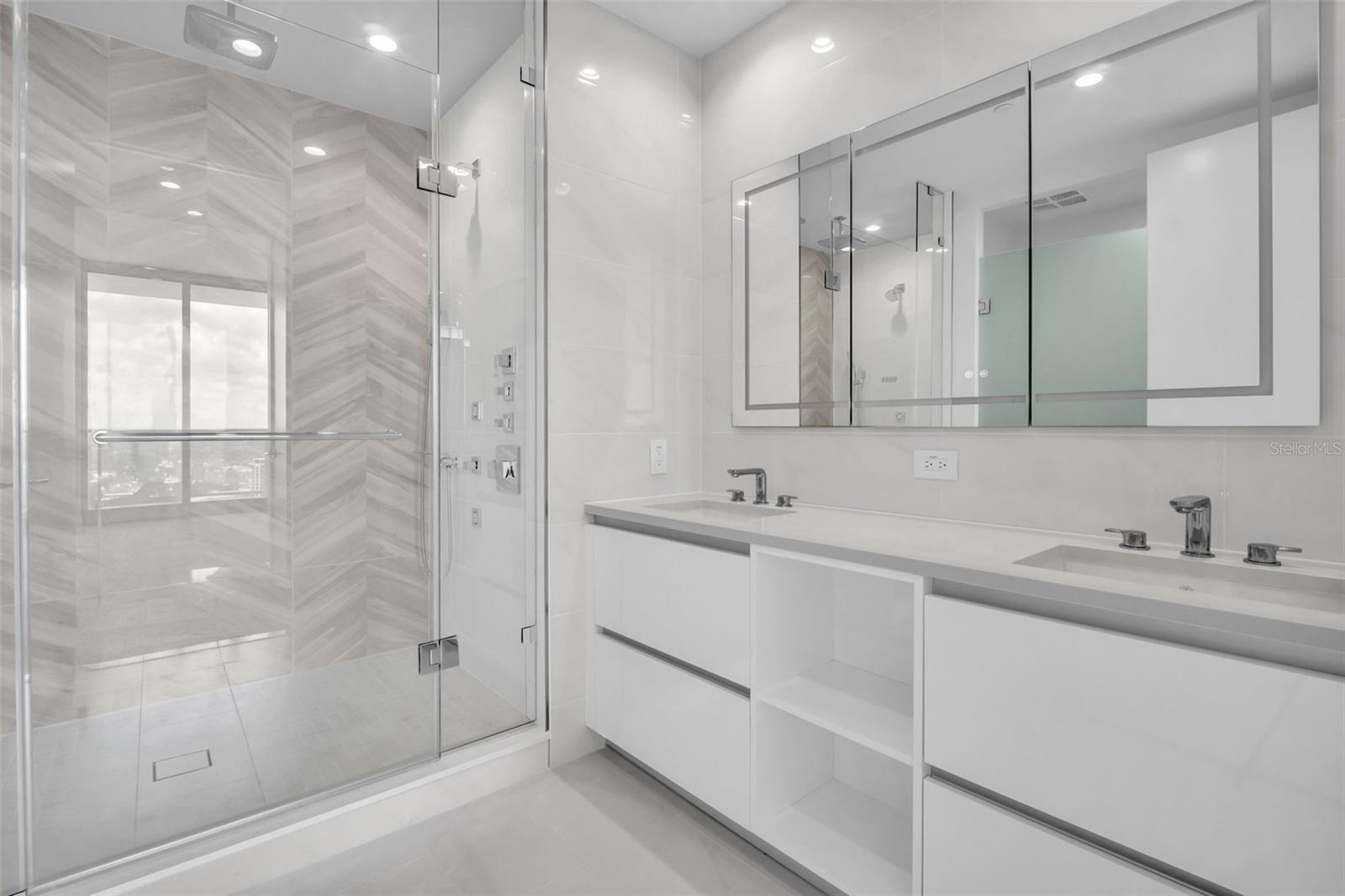 400 CENTRAL AVE #3002, ST PETERSBURG, FL, 33701