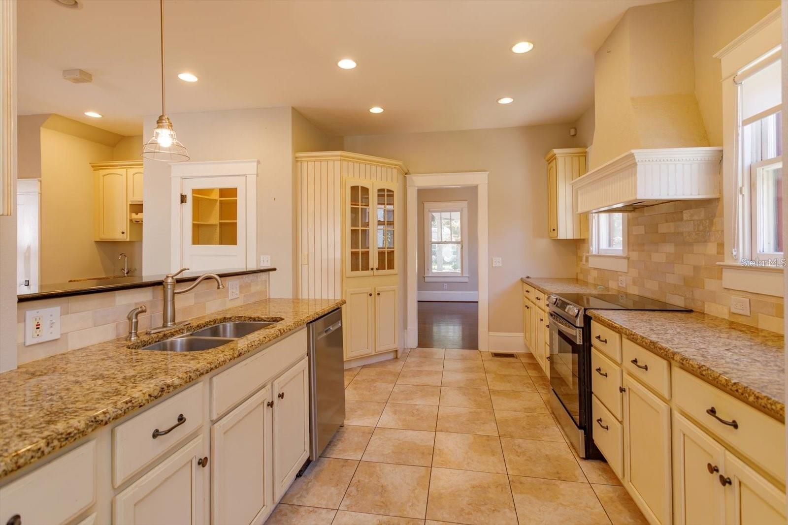 817 E LIVINGSTON ST, ORLANDO, FL, 32803