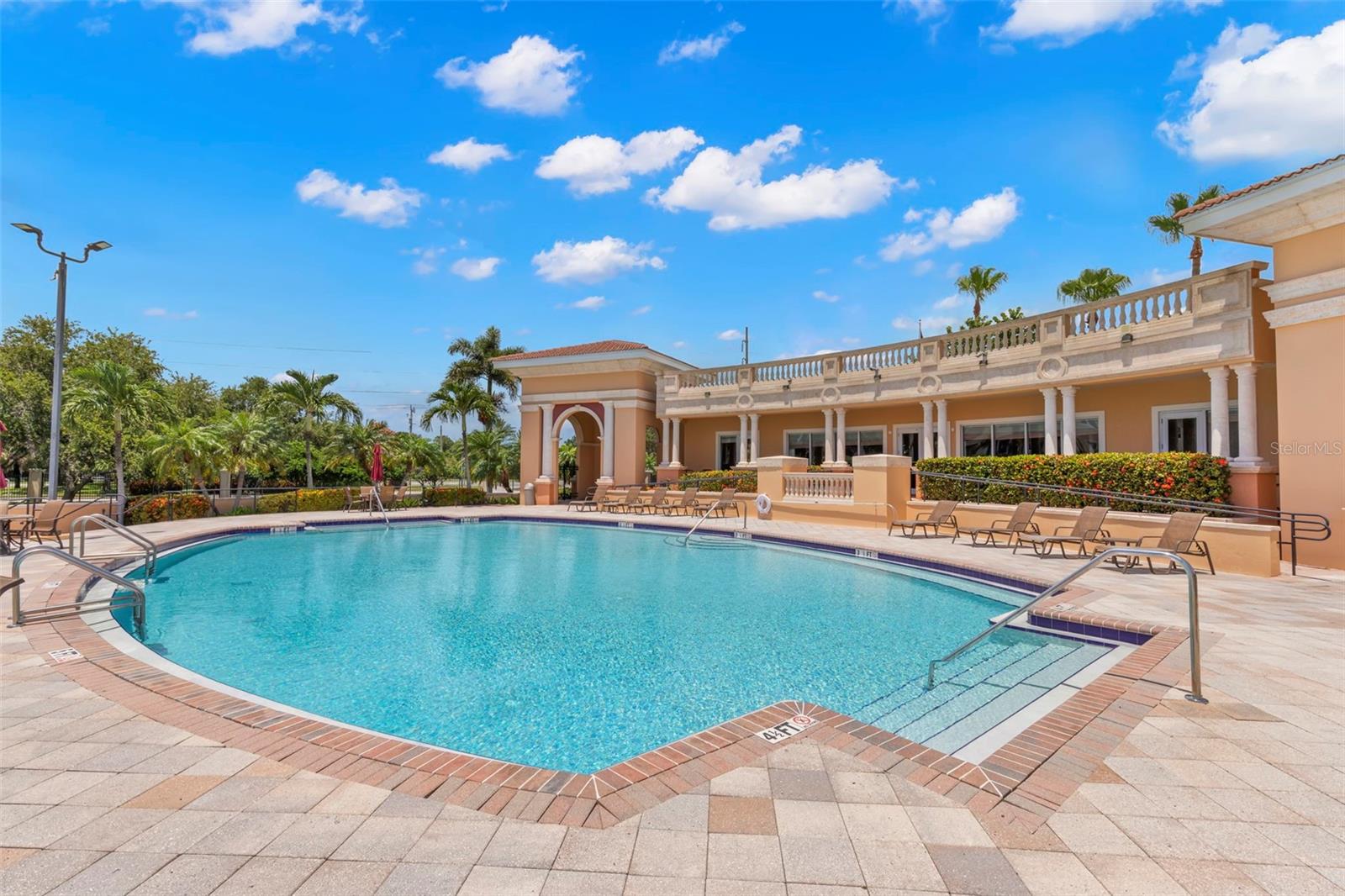 6 ACADEMY WAY S #221, ST PETERSBURG, FL, 33711