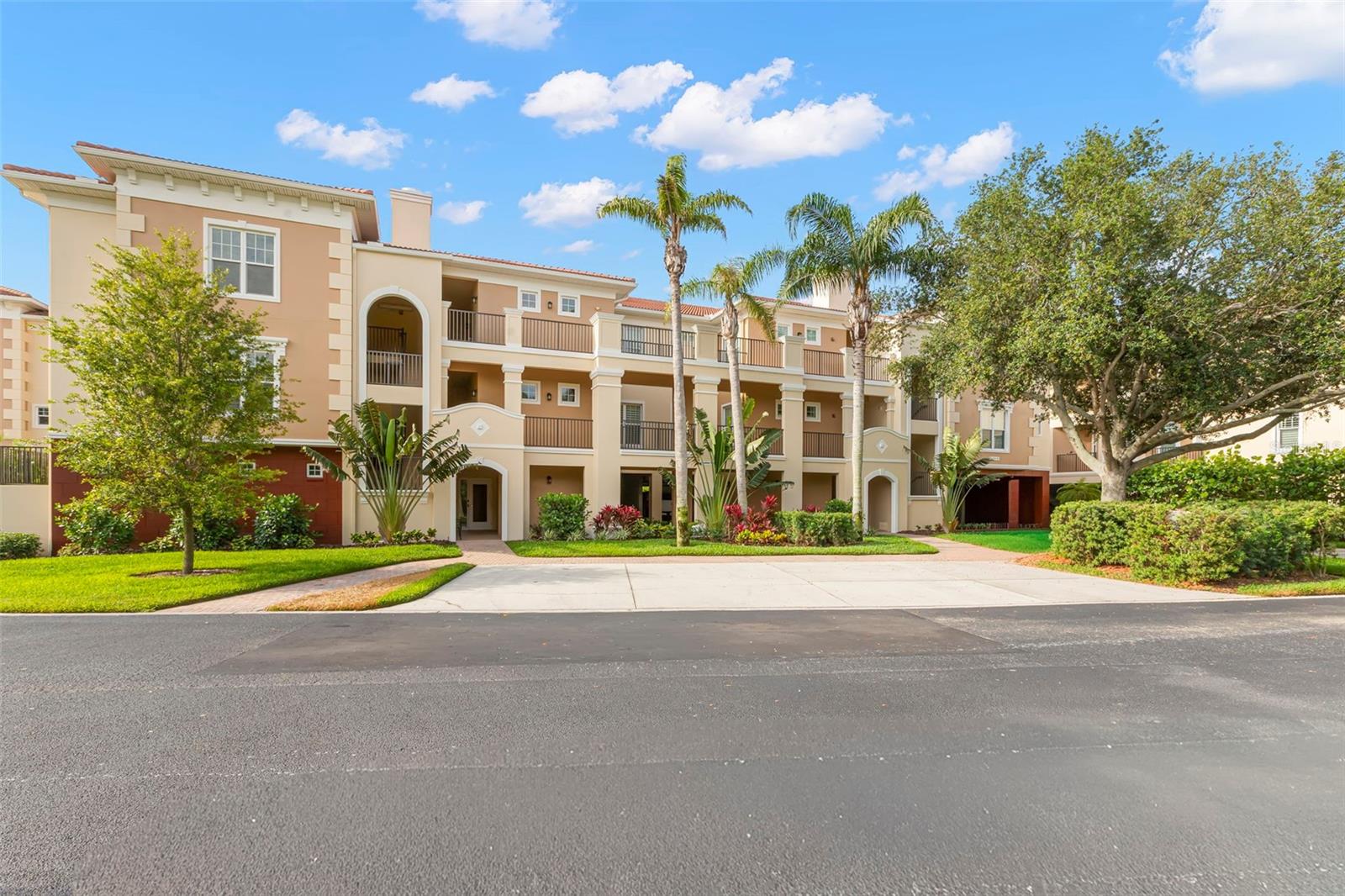 6 ACADEMY WAY S #221, ST PETERSBURG, FL, 33711