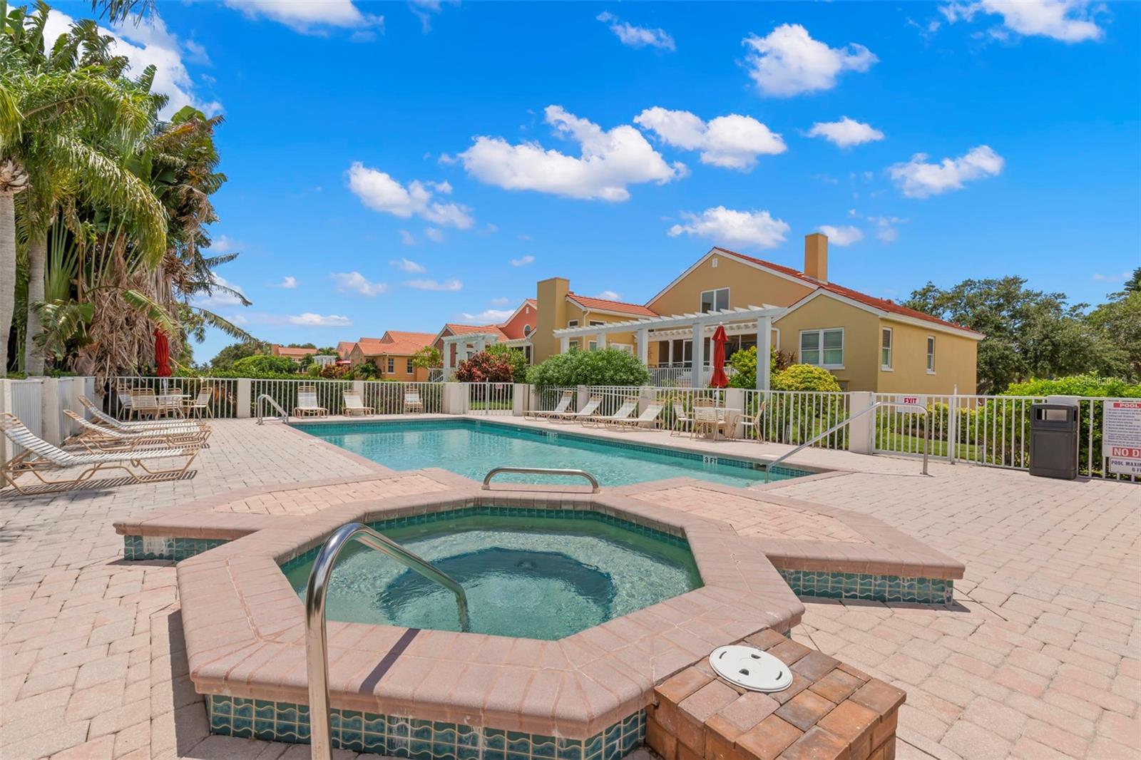 6 ACADEMY WAY S #221, ST PETERSBURG, FL, 33711