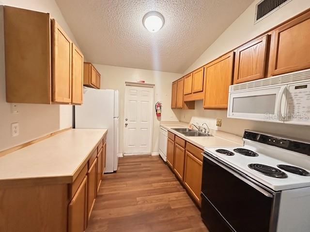 542 E CAROLINE ST, TAVARES, FL, 32778
