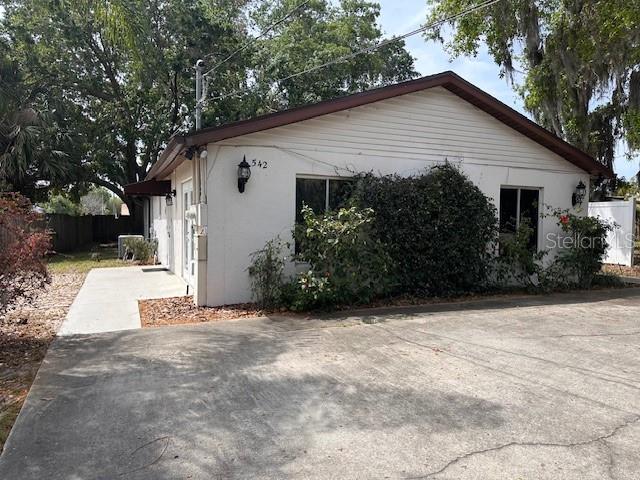 542 E CAROLINE ST, TAVARES, FL, 32778
