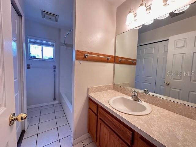 542 E CAROLINE ST, TAVARES, FL, 32778