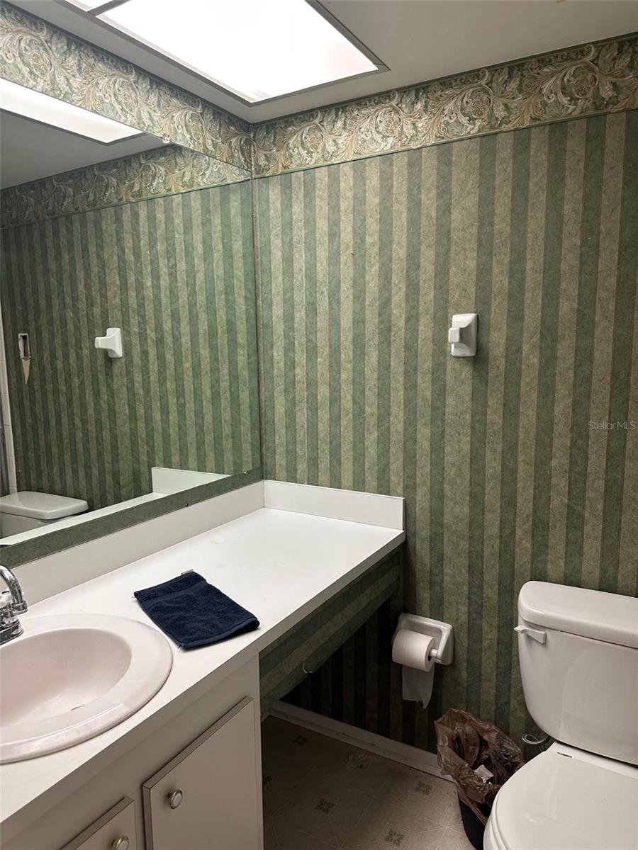 5090 BAY ST NE #220, ST PETERSBURG, FL, 33703