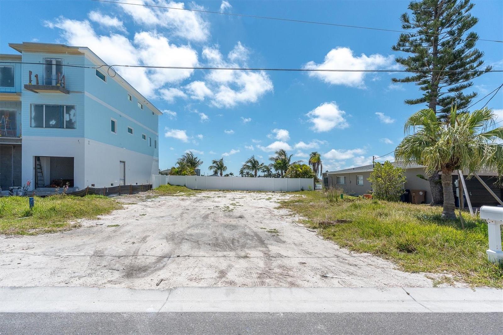 575 CRYSTAL DR, MADEIRA BEACH, FL, 33708