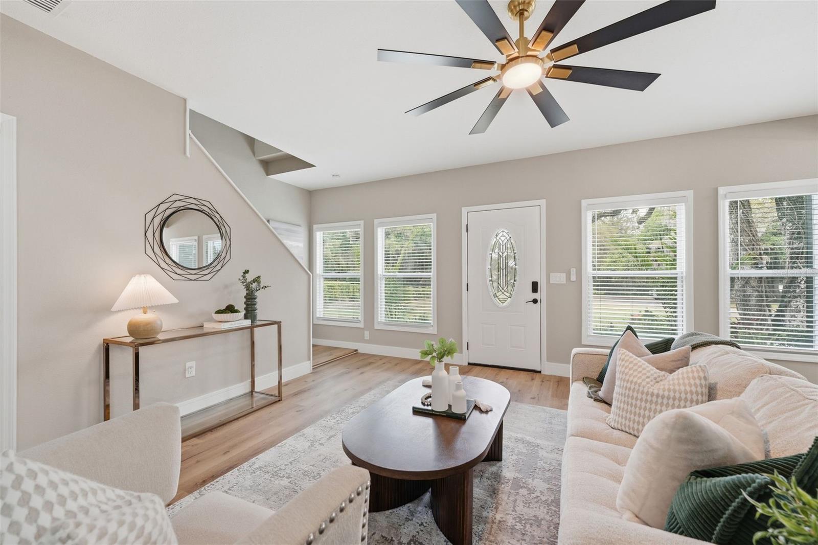 15 E LAUREL ST, APOPKA, FL, 32703