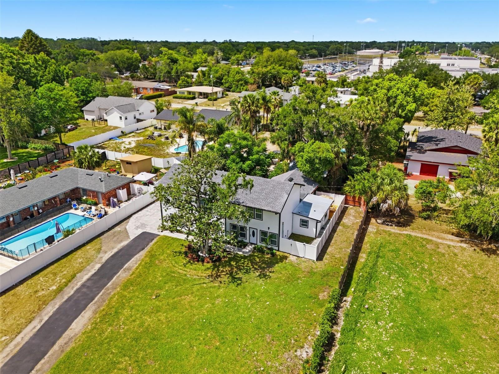 15 E LAUREL ST, APOPKA, FL, 32703