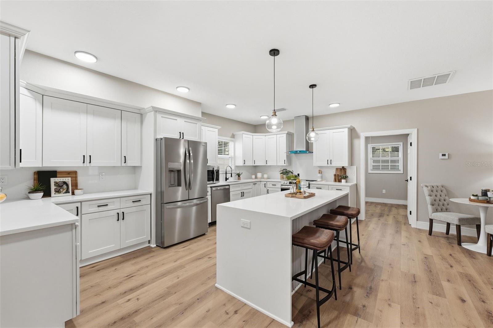 15 E LAUREL ST, APOPKA, FL, 32703