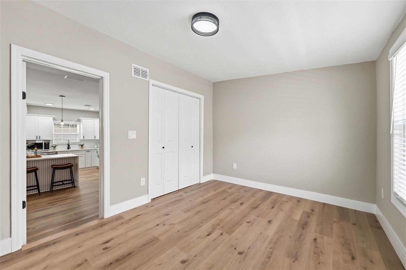 15 E LAUREL ST, APOPKA, FL, 32703