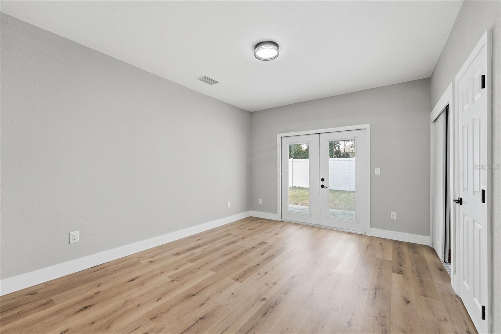15 E LAUREL ST, APOPKA, FL, 32703