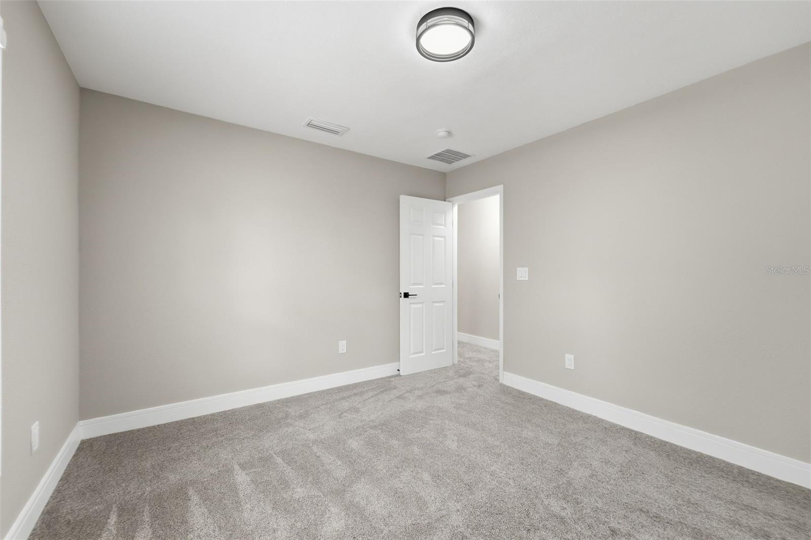 15 E LAUREL ST, APOPKA, FL, 32703