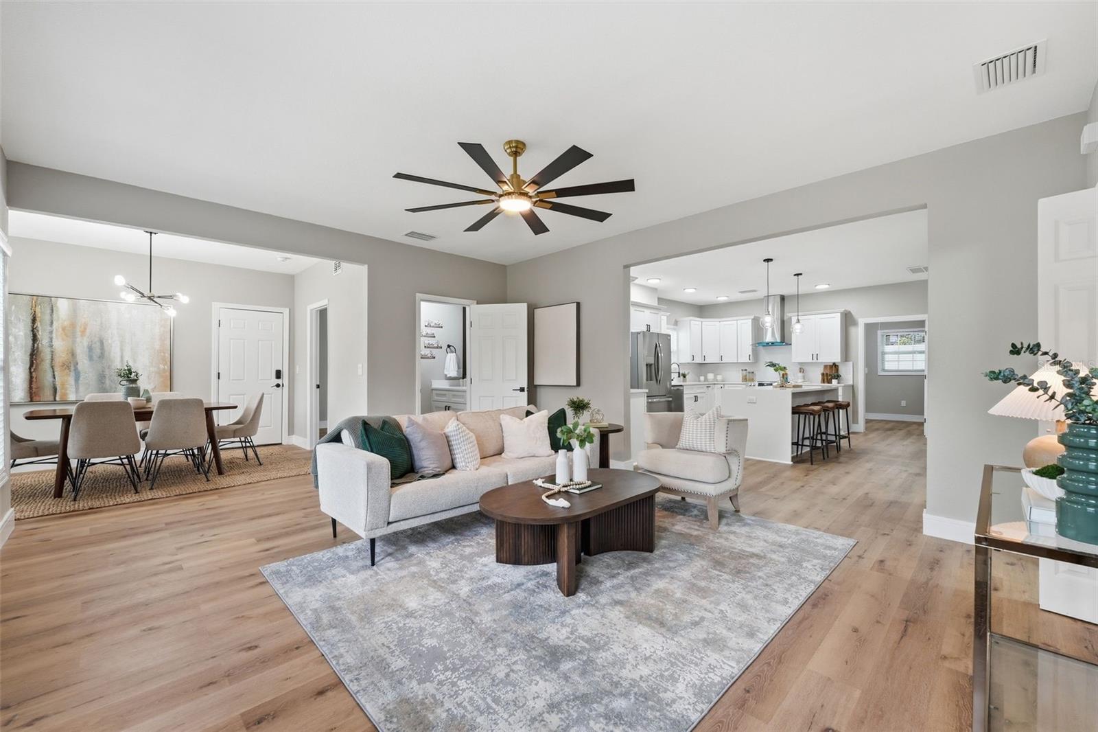 15 E LAUREL ST, APOPKA, FL, 32703