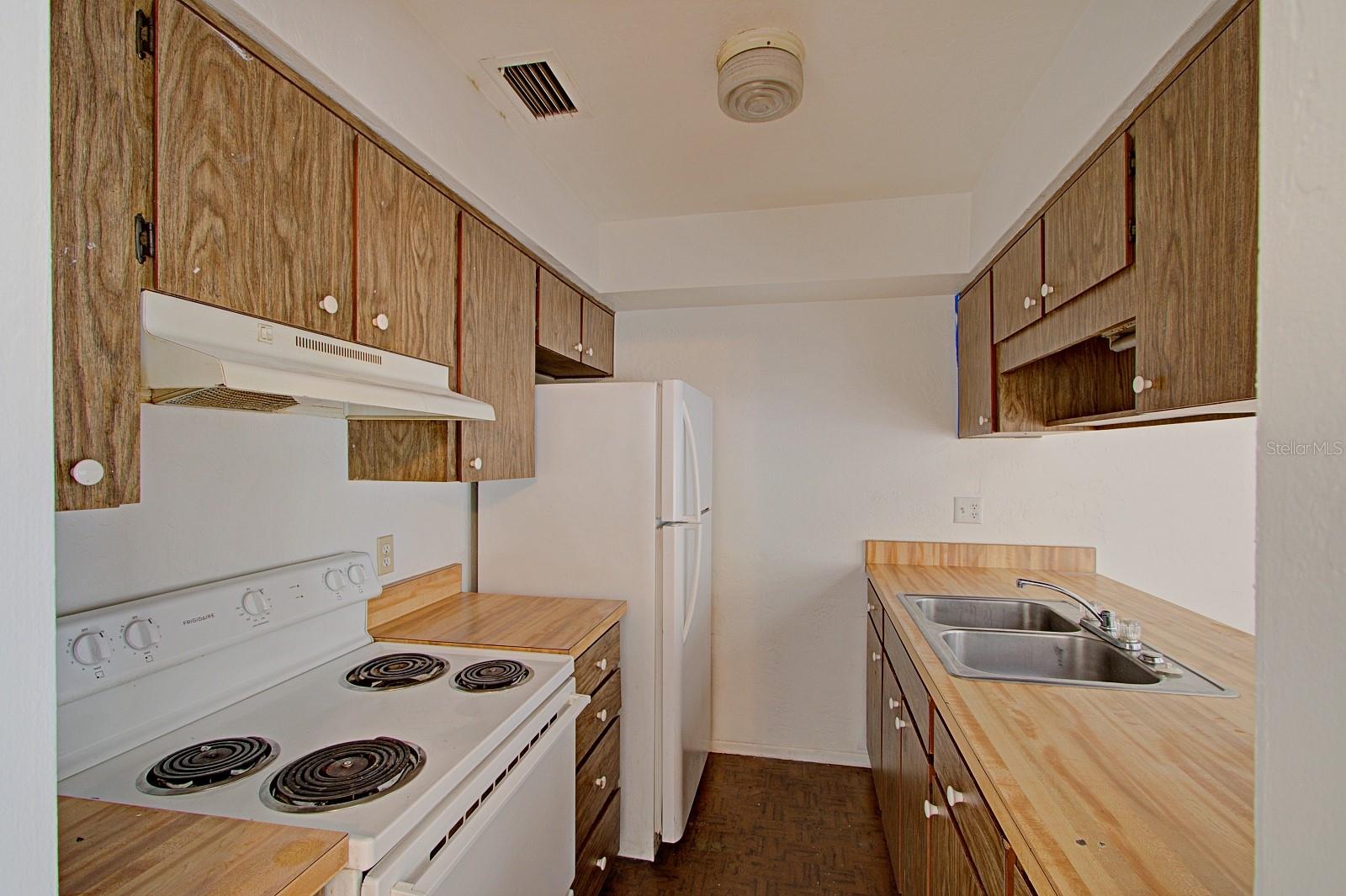 830 N CLAKE ST, DELAND, FL, 32724