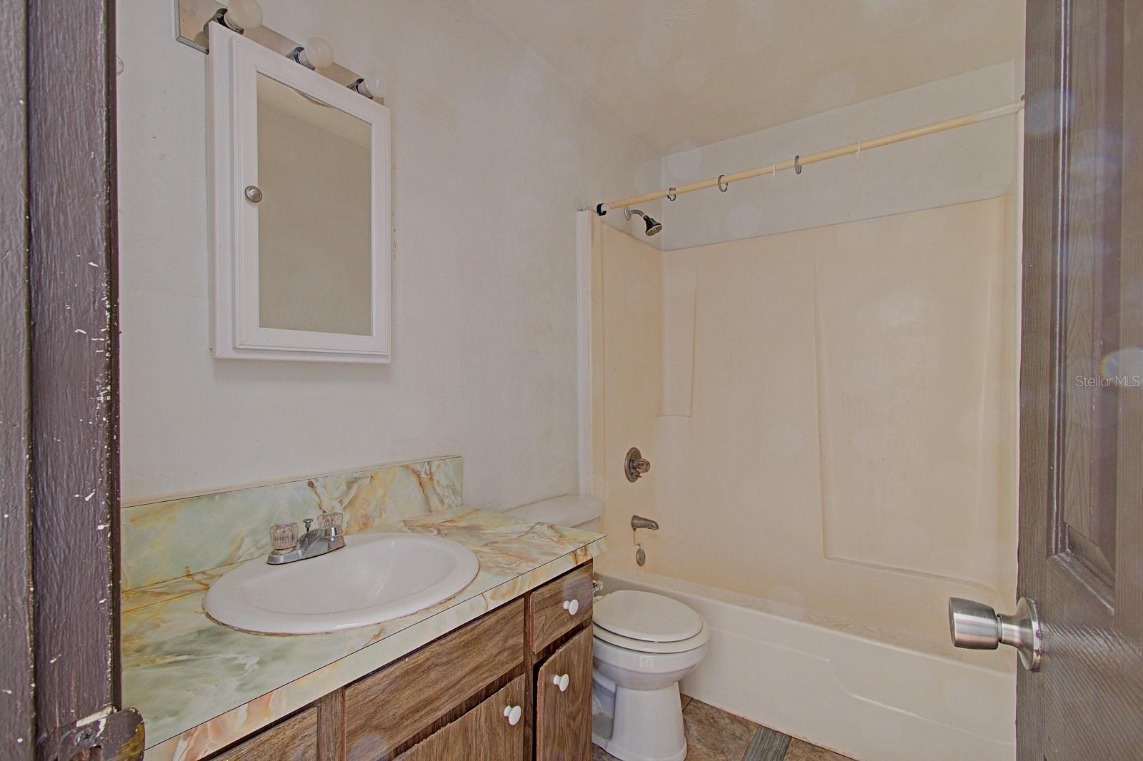 830 N CLAKE ST, DELAND, FL, 32724
