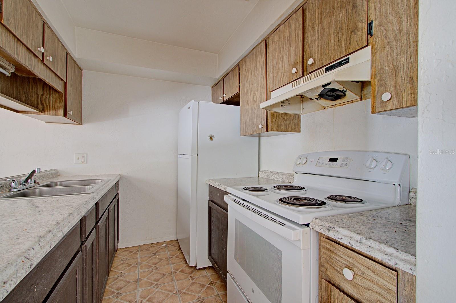 830 N CLAKE ST, DELAND, FL, 32724