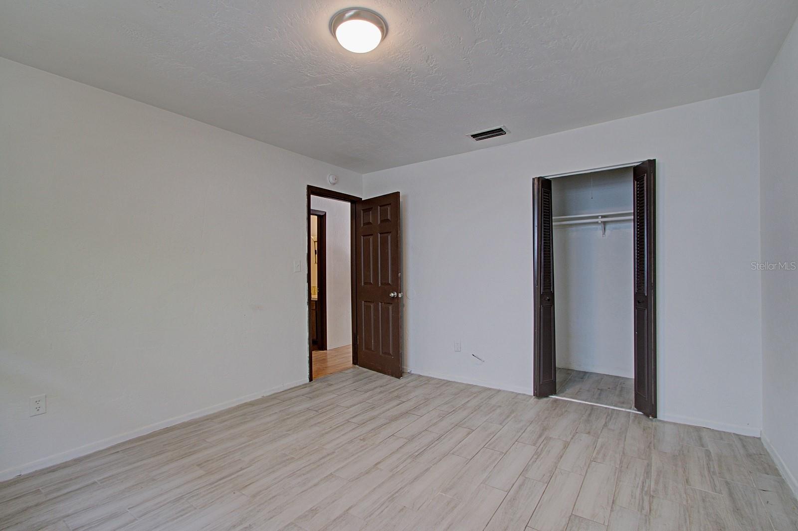 830 N CLAKE ST, DELAND, FL, 32724