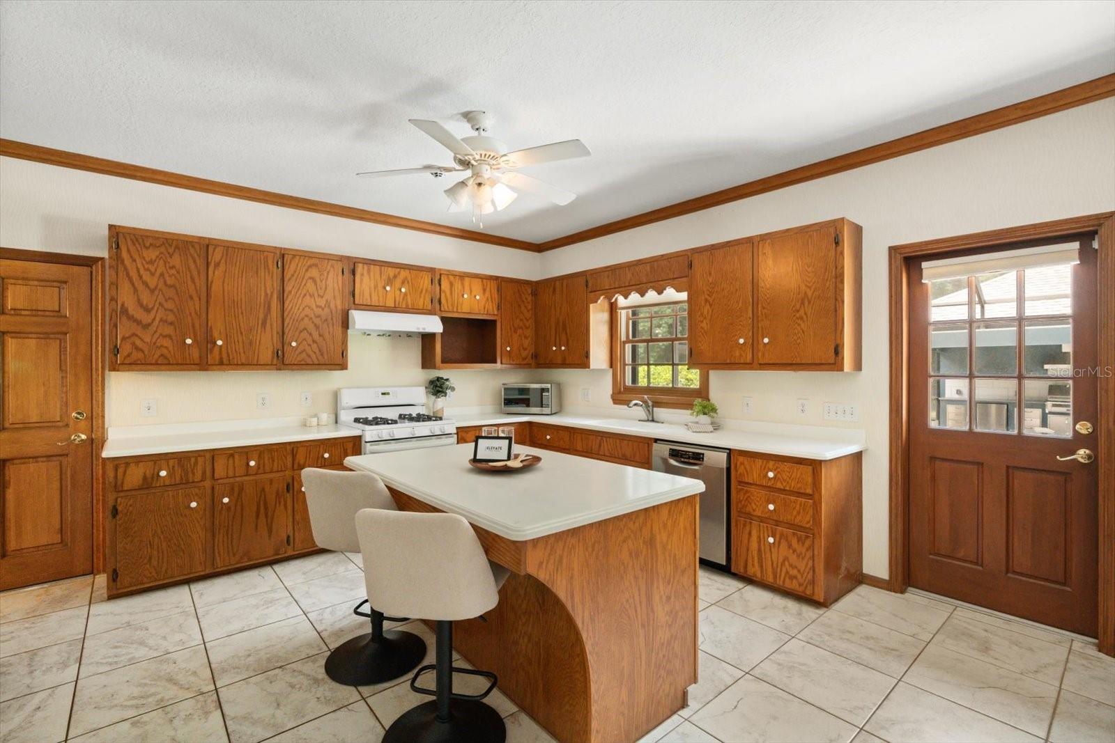 216 WOODS TRL, SANFORD, FL, 32771