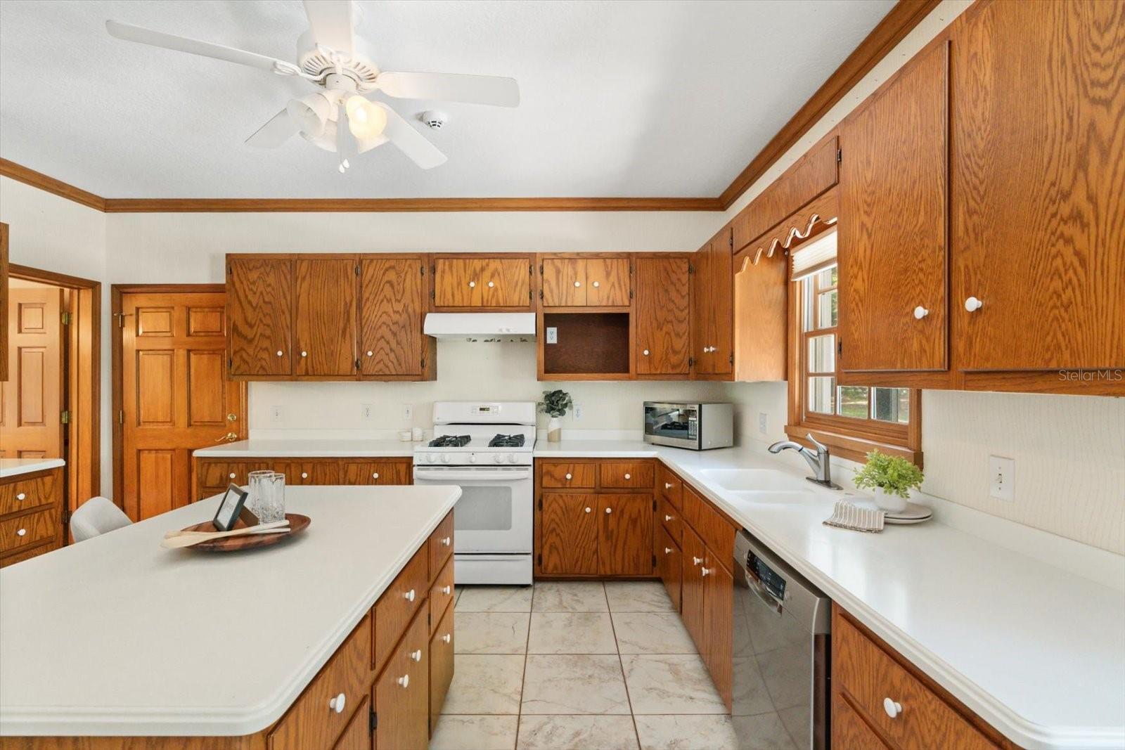216 WOODS TRL, SANFORD, FL, 32771
