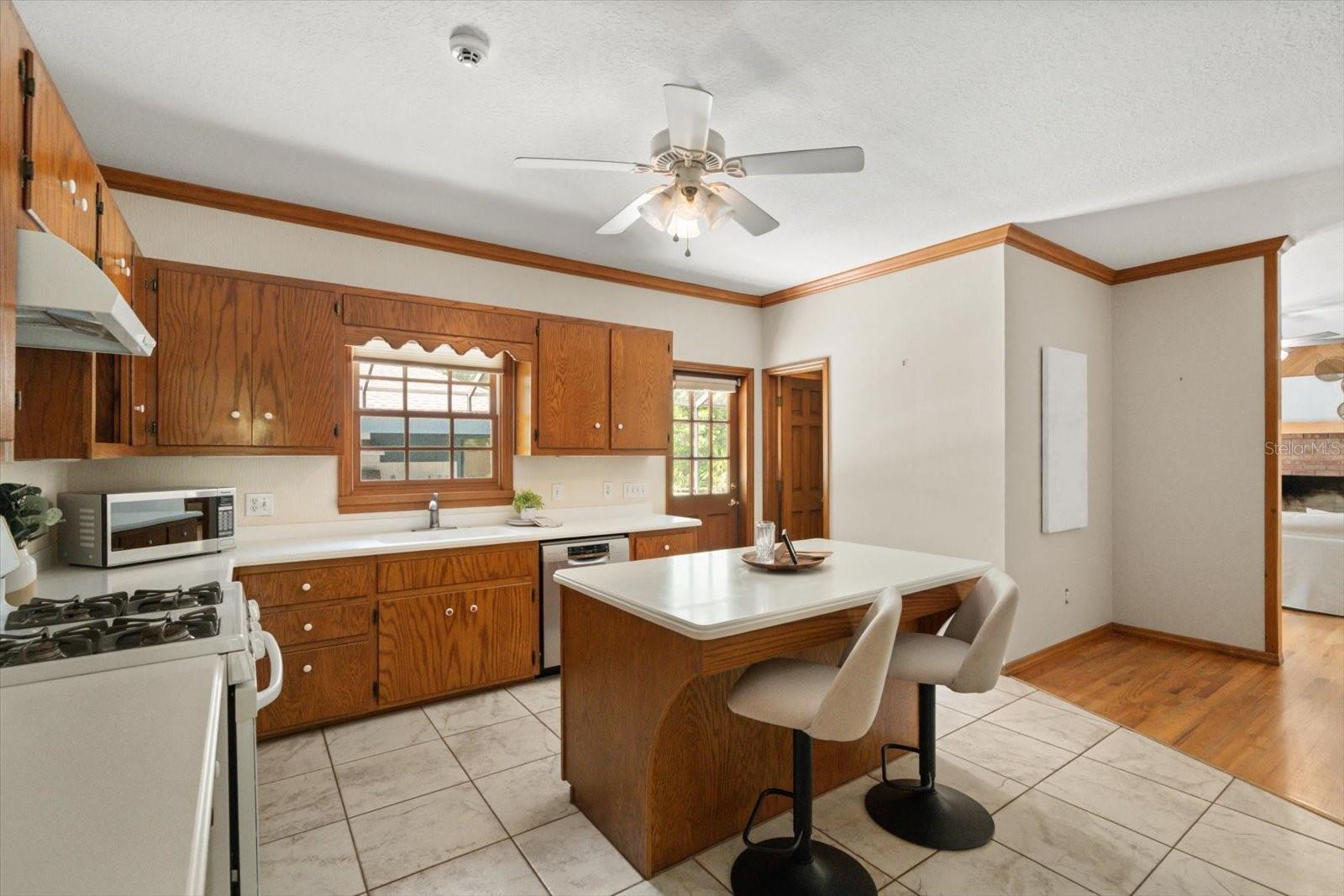 216 WOODS TRL, SANFORD, FL, 32771
