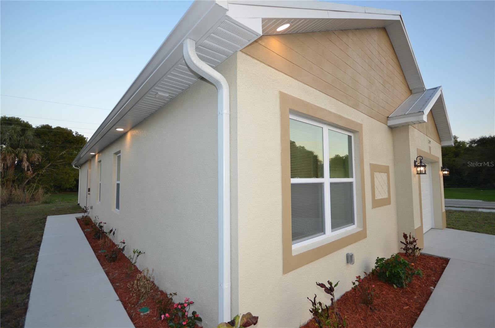 2197 DAVIS CT, FORT MYERS, FL, 33916