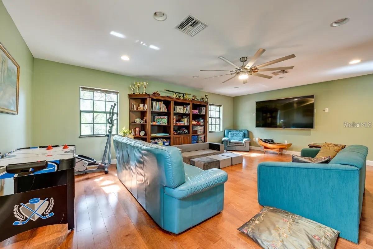 12103 BRIGHTWATER BLVD, TEMPLE TERRACE, FL, 33617
