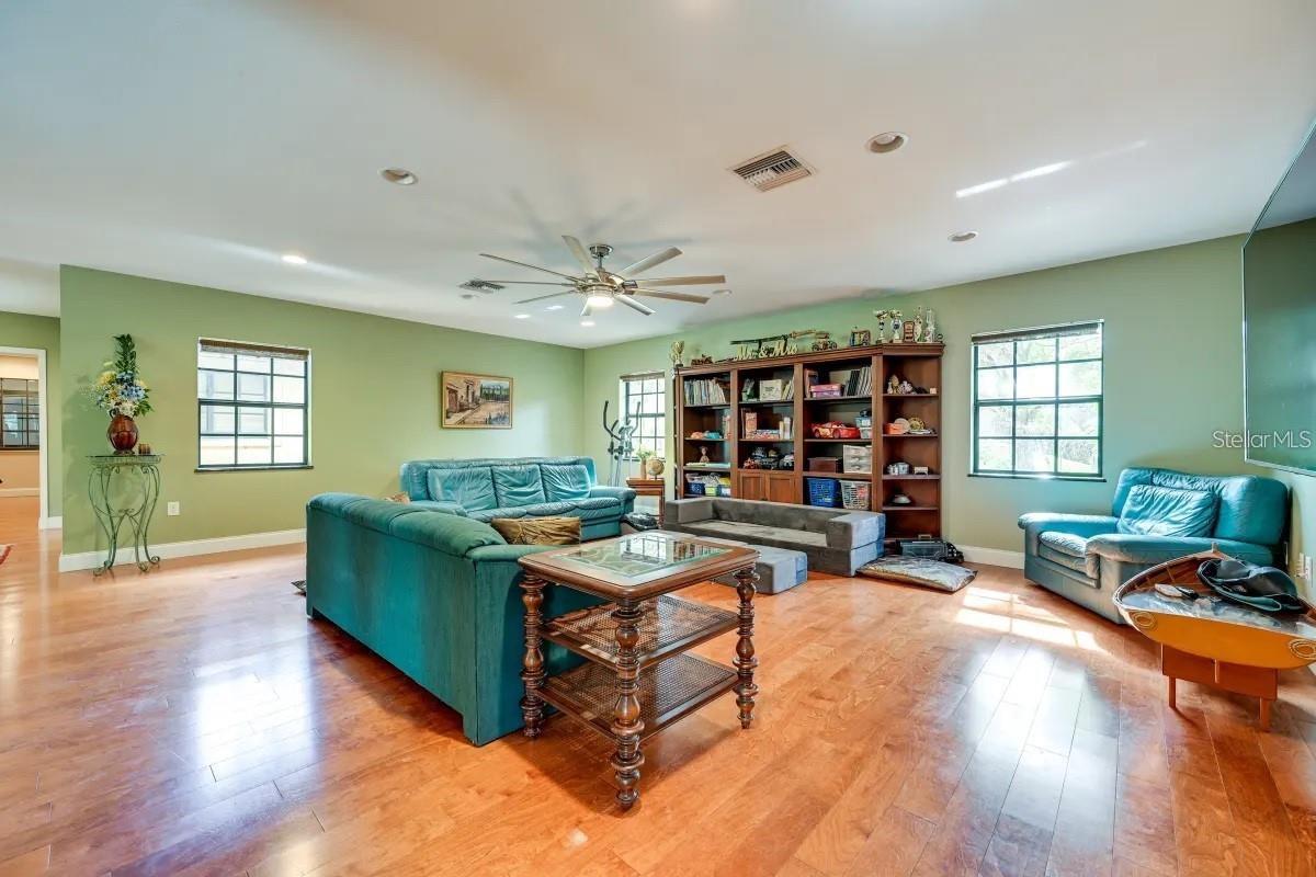 12103 BRIGHTWATER BLVD, TEMPLE TERRACE, FL, 33617