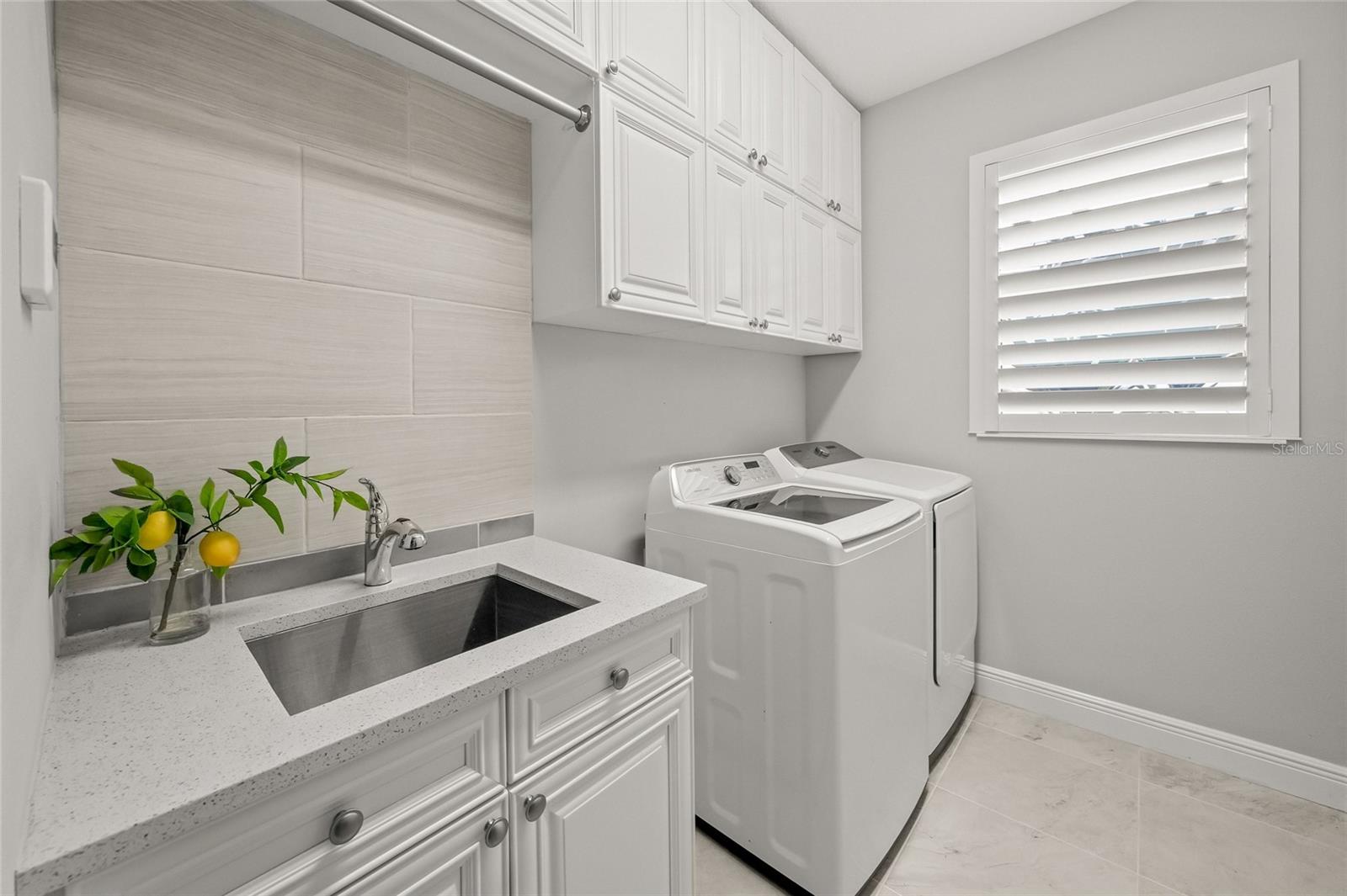 997 CROSSWIND AVE, SARASOTA, FL, 34240
