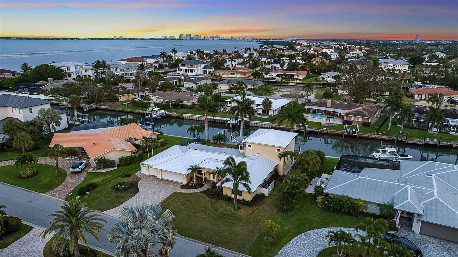 524 HORNBLOWER LN, LONGBOAT KEY, FL, 34228