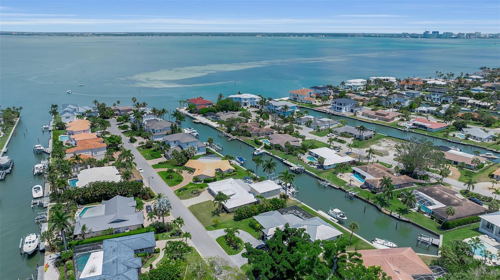 524 HORNBLOWER LN, LONGBOAT KEY, FL, 34228