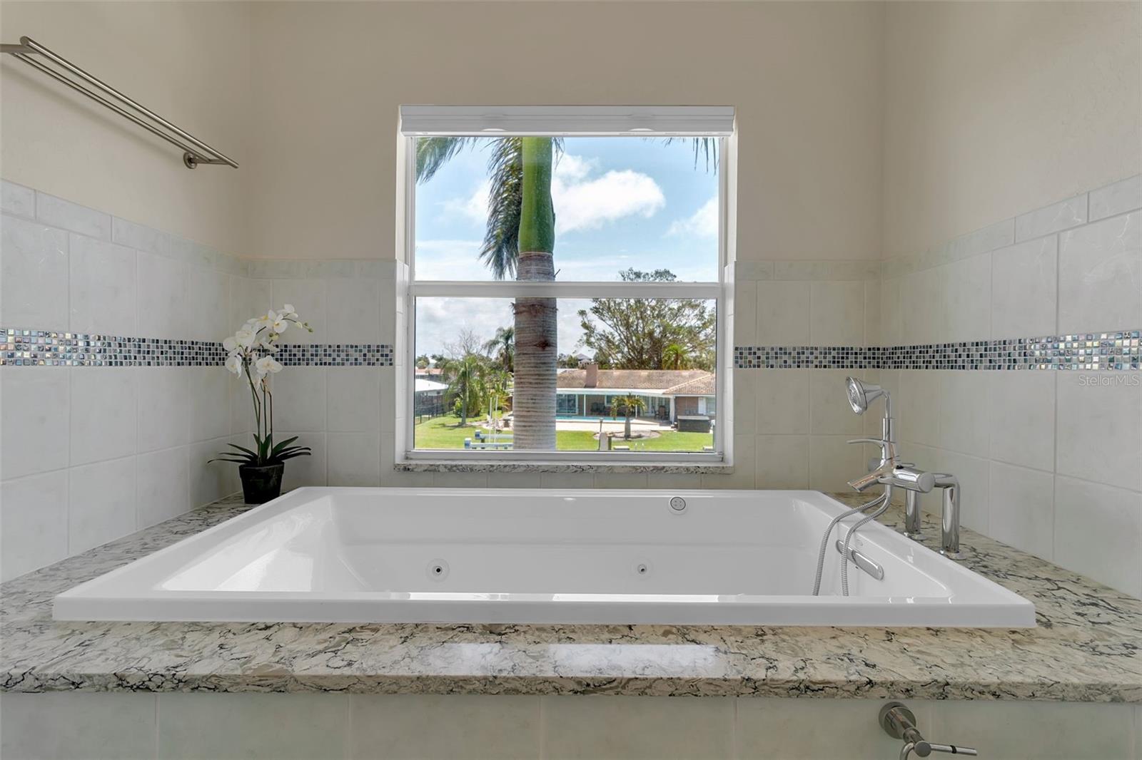 524 HORNBLOWER LN, LONGBOAT KEY, FL, 34228