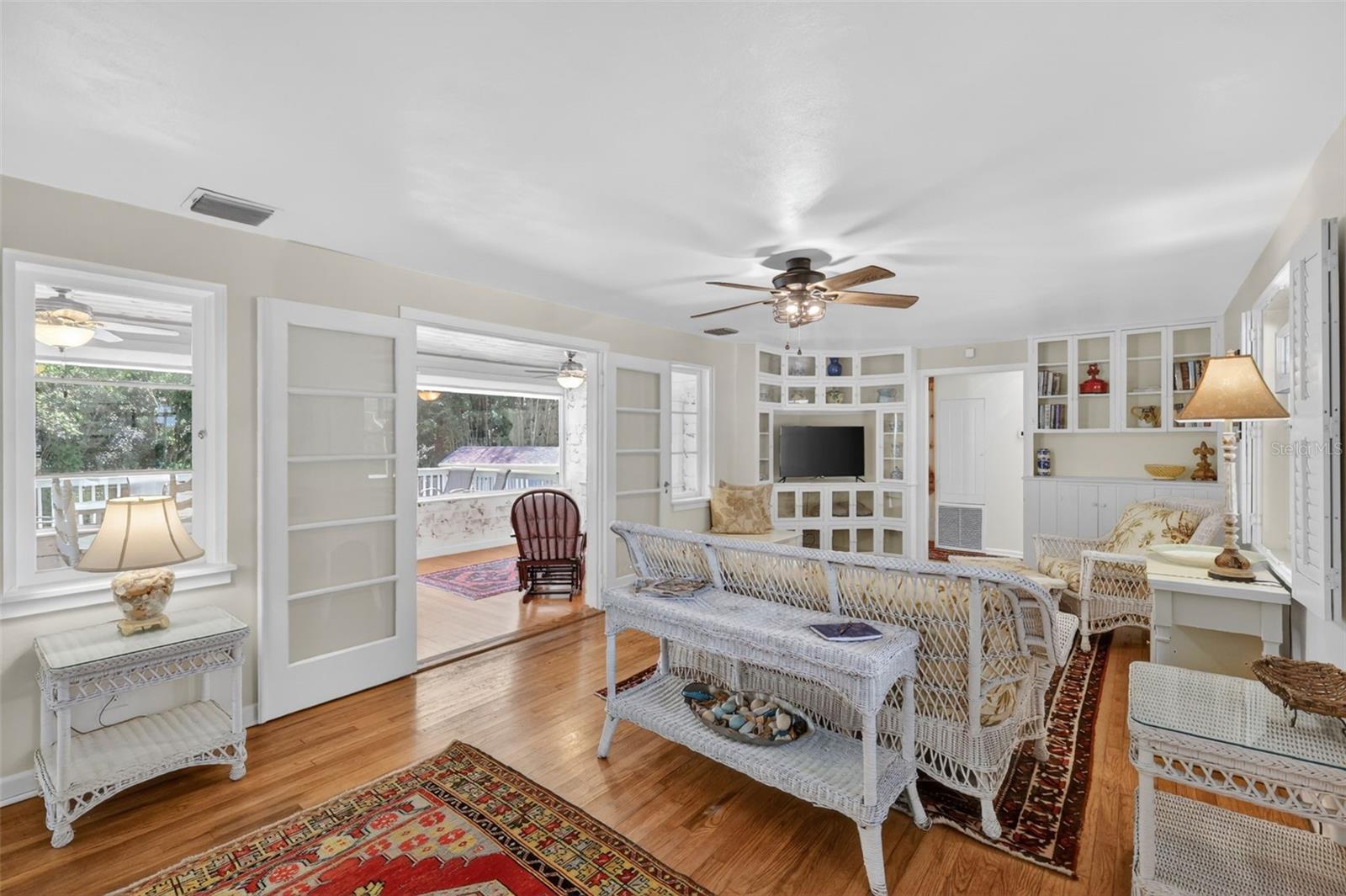 422 W 11TH AVE, MOUNT DORA, FL, 32757