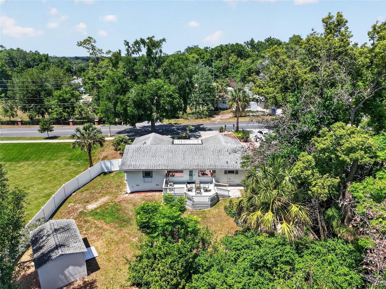 422 W 11TH AVE, MOUNT DORA, FL, 32757