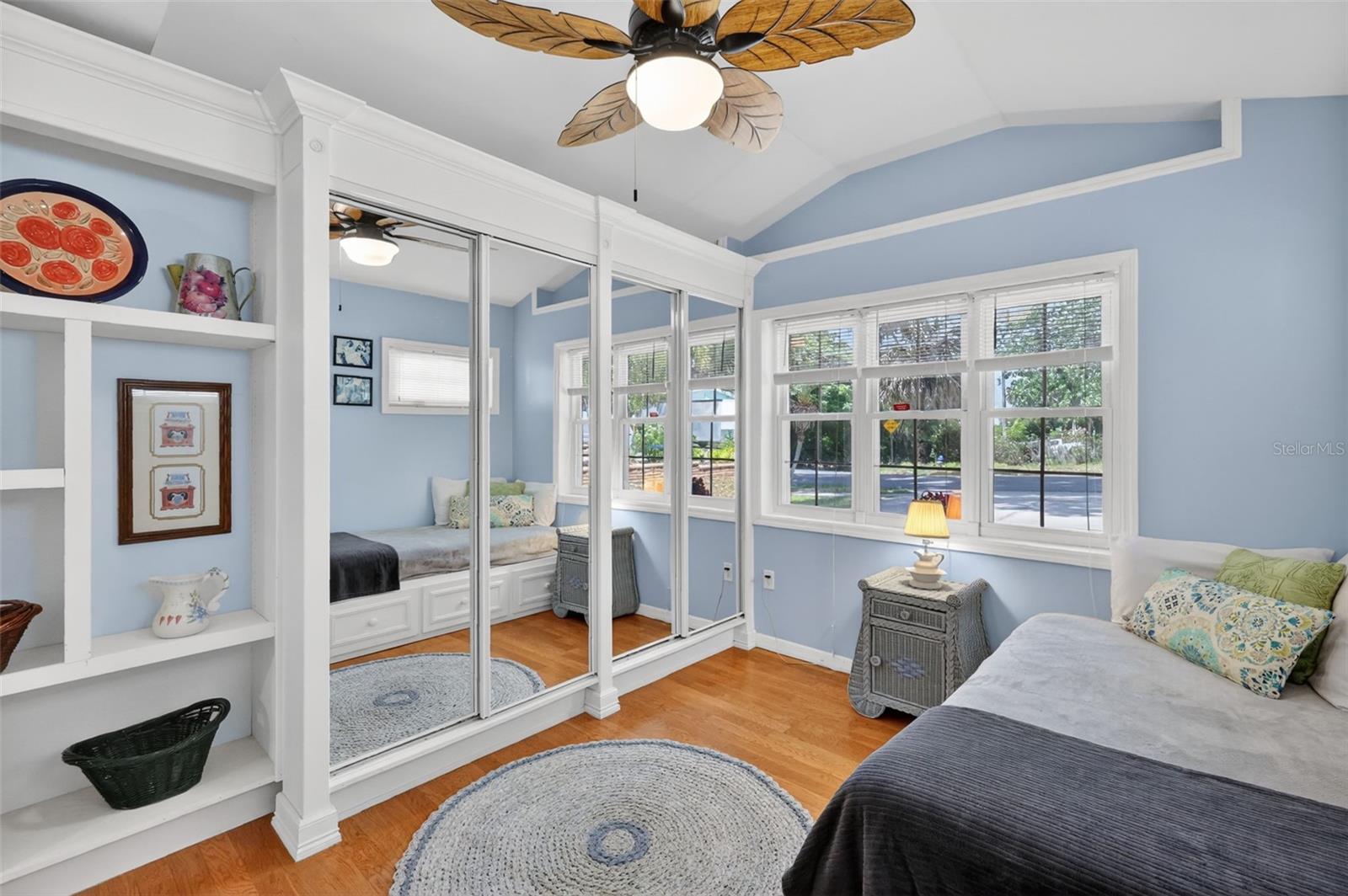 422 W 11TH AVE, MOUNT DORA, FL, 32757