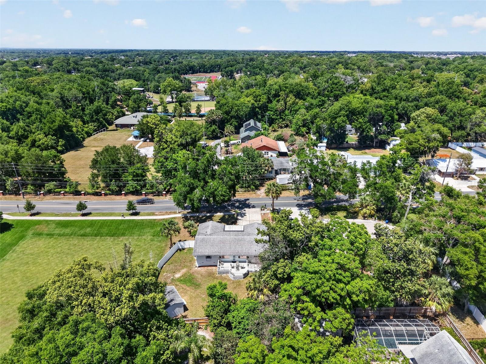 422 W 11TH AVE, MOUNT DORA, FL, 32757