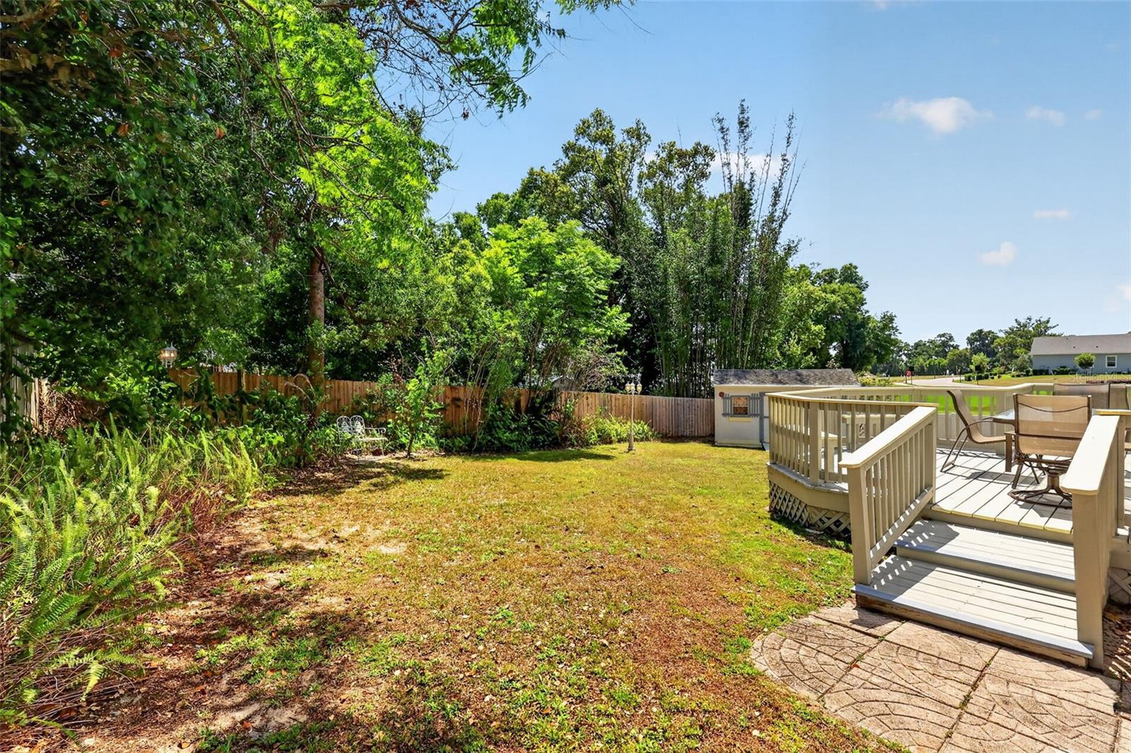422 W 11TH AVE, MOUNT DORA, FL, 32757