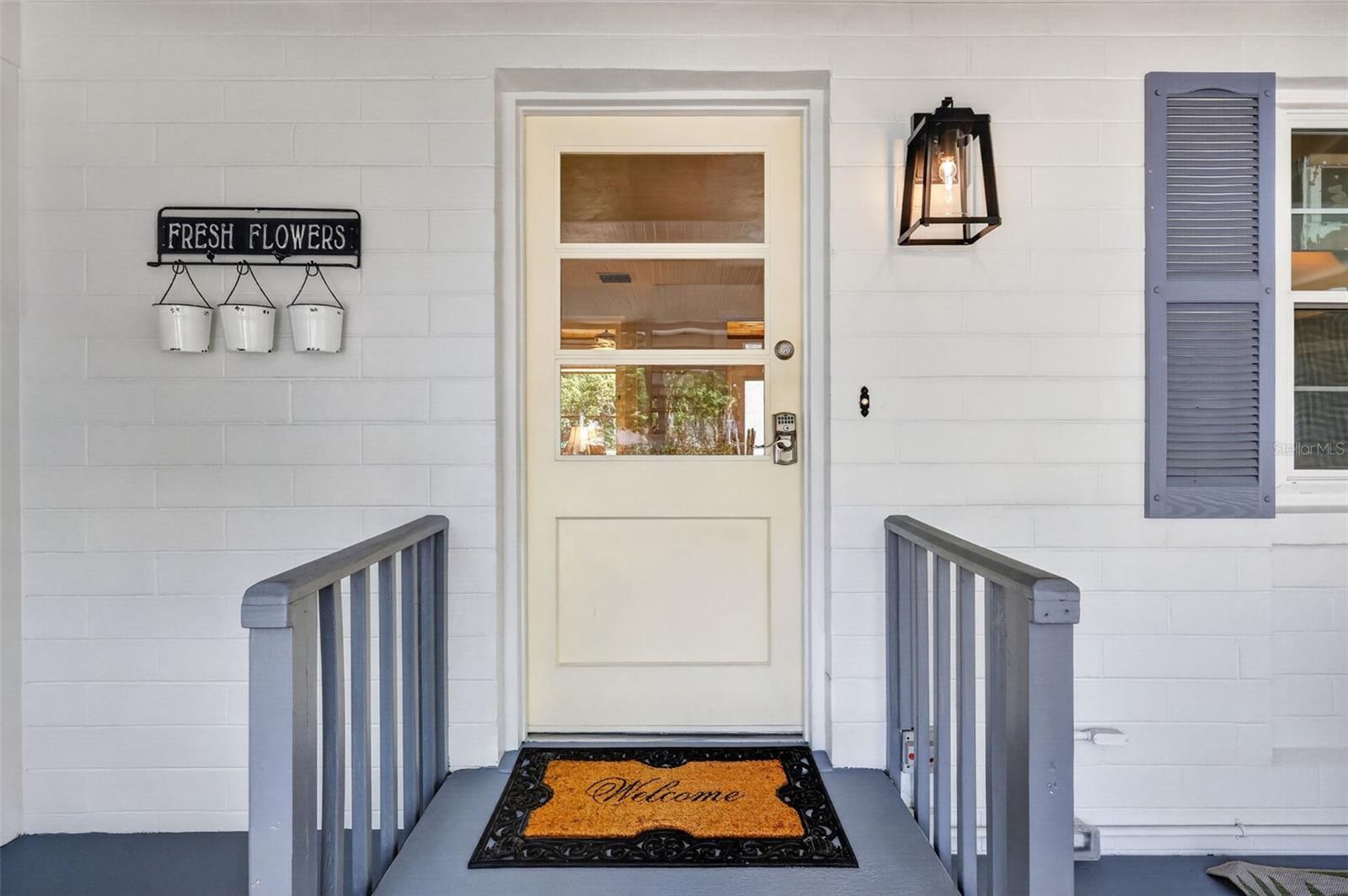 422 W 11TH AVE, MOUNT DORA, FL, 32757