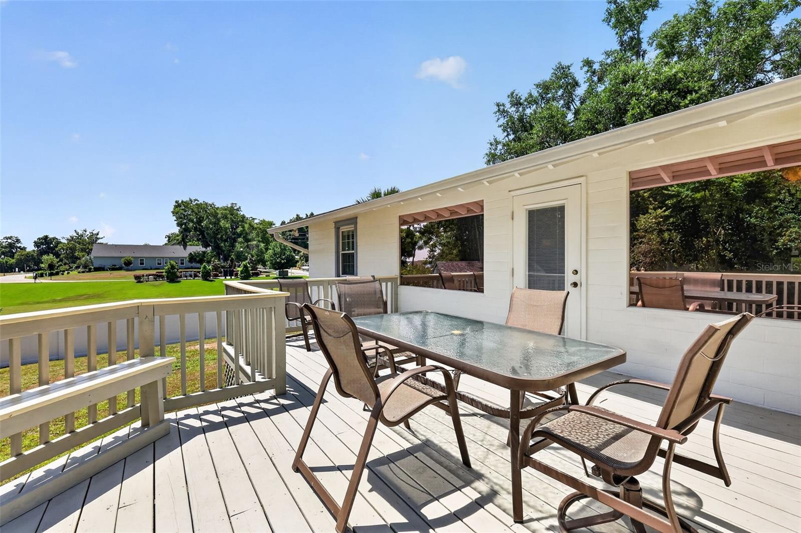 422 W 11TH AVE, MOUNT DORA, FL, 32757