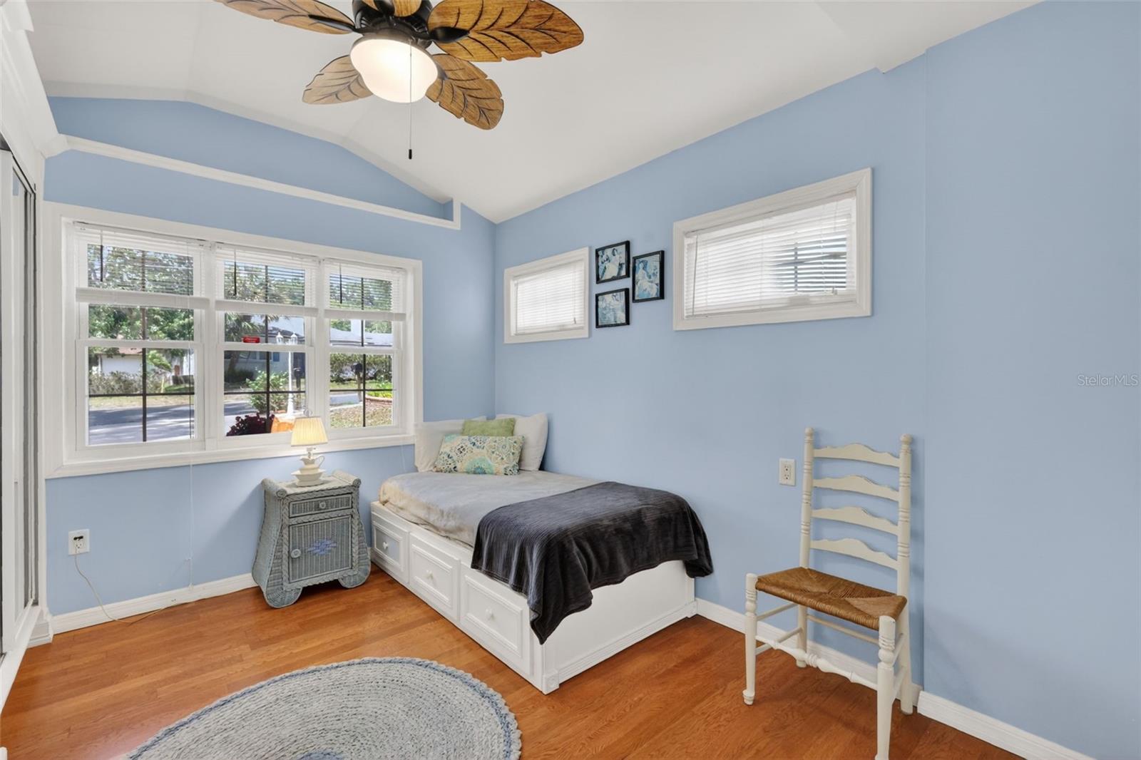 422 W 11TH AVE, MOUNT DORA, FL, 32757