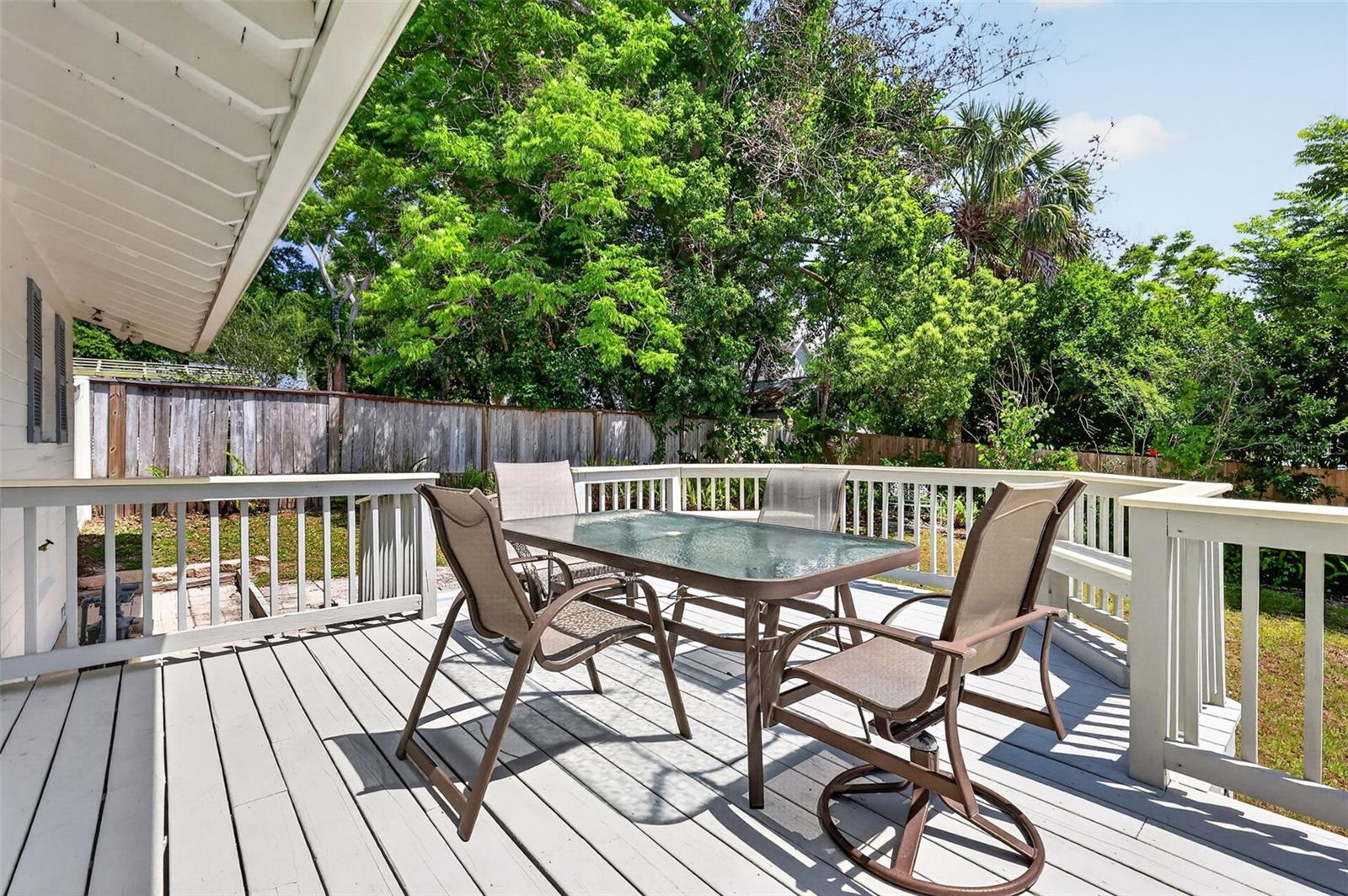 422 W 11TH AVE, MOUNT DORA, FL, 32757