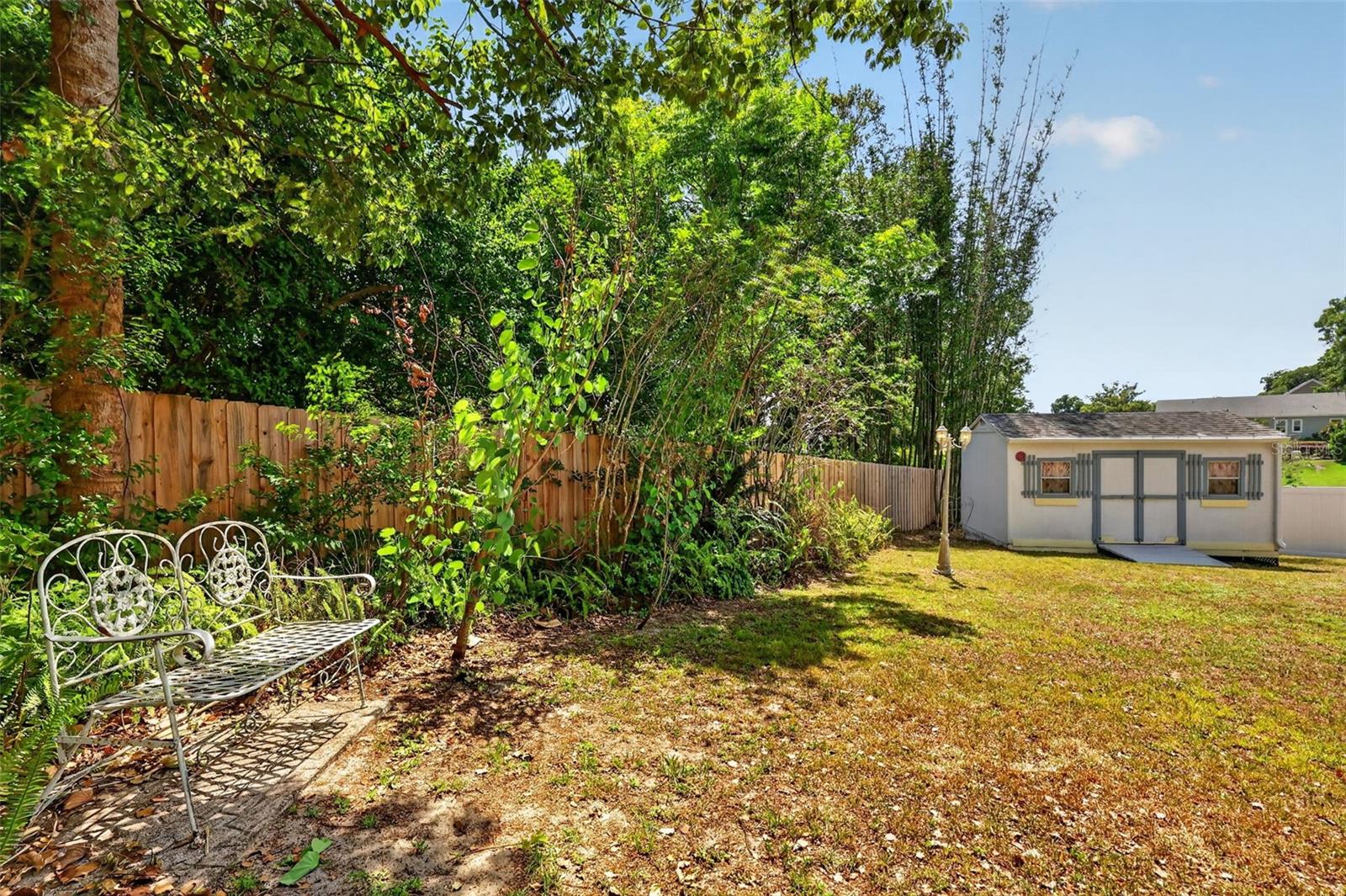 422 W 11TH AVE, MOUNT DORA, FL, 32757