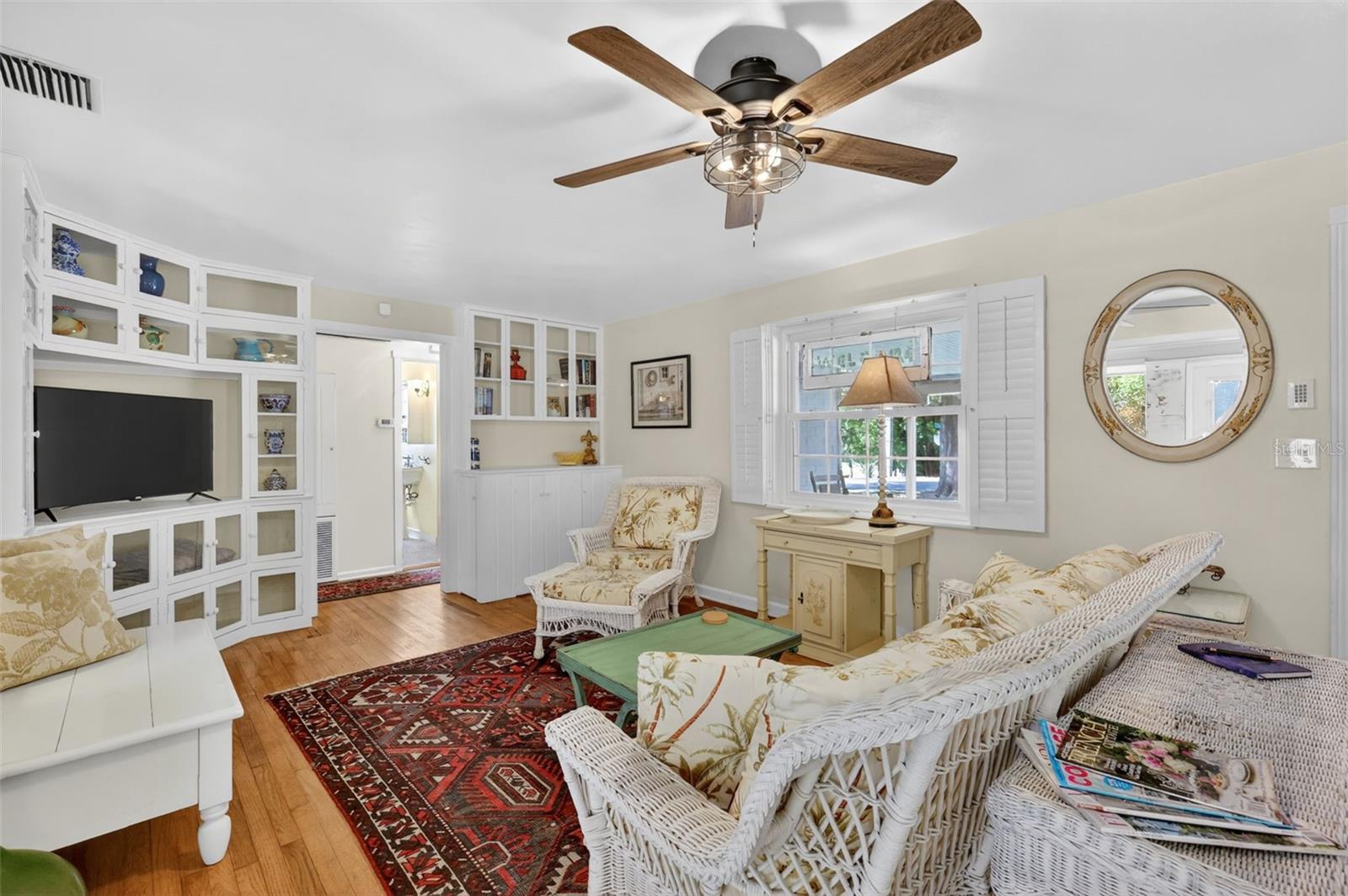 422 W 11TH AVE, MOUNT DORA, FL, 32757