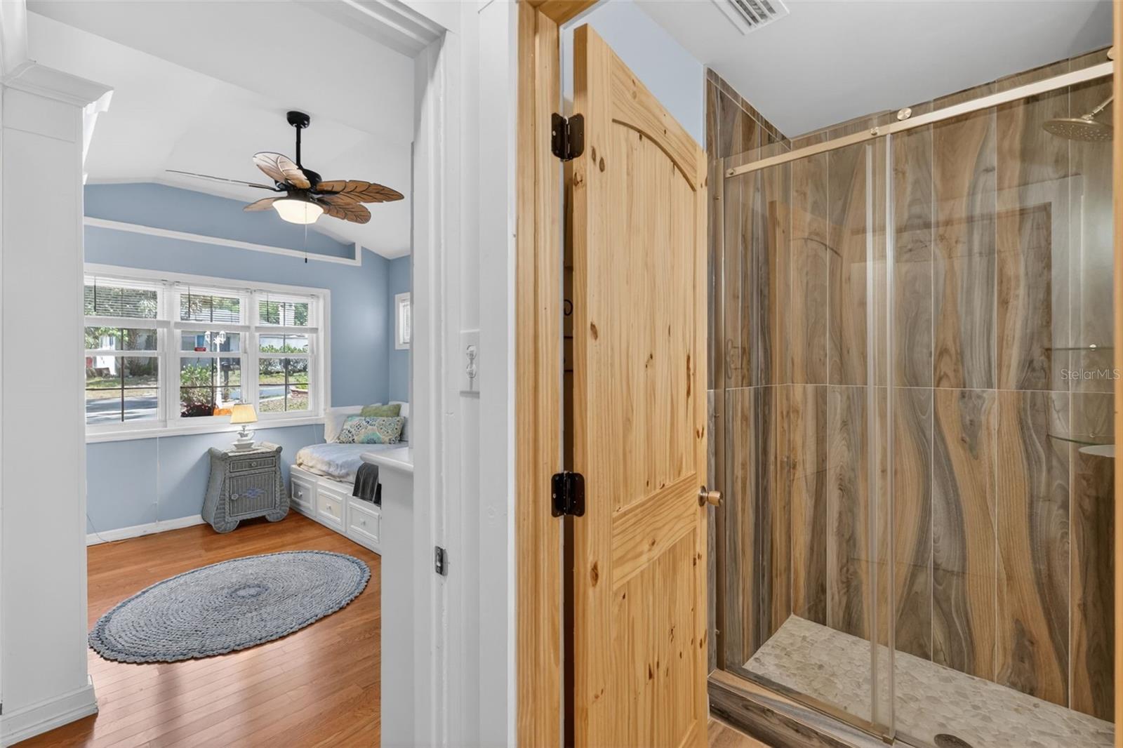 422 W 11TH AVE, MOUNT DORA, FL, 32757