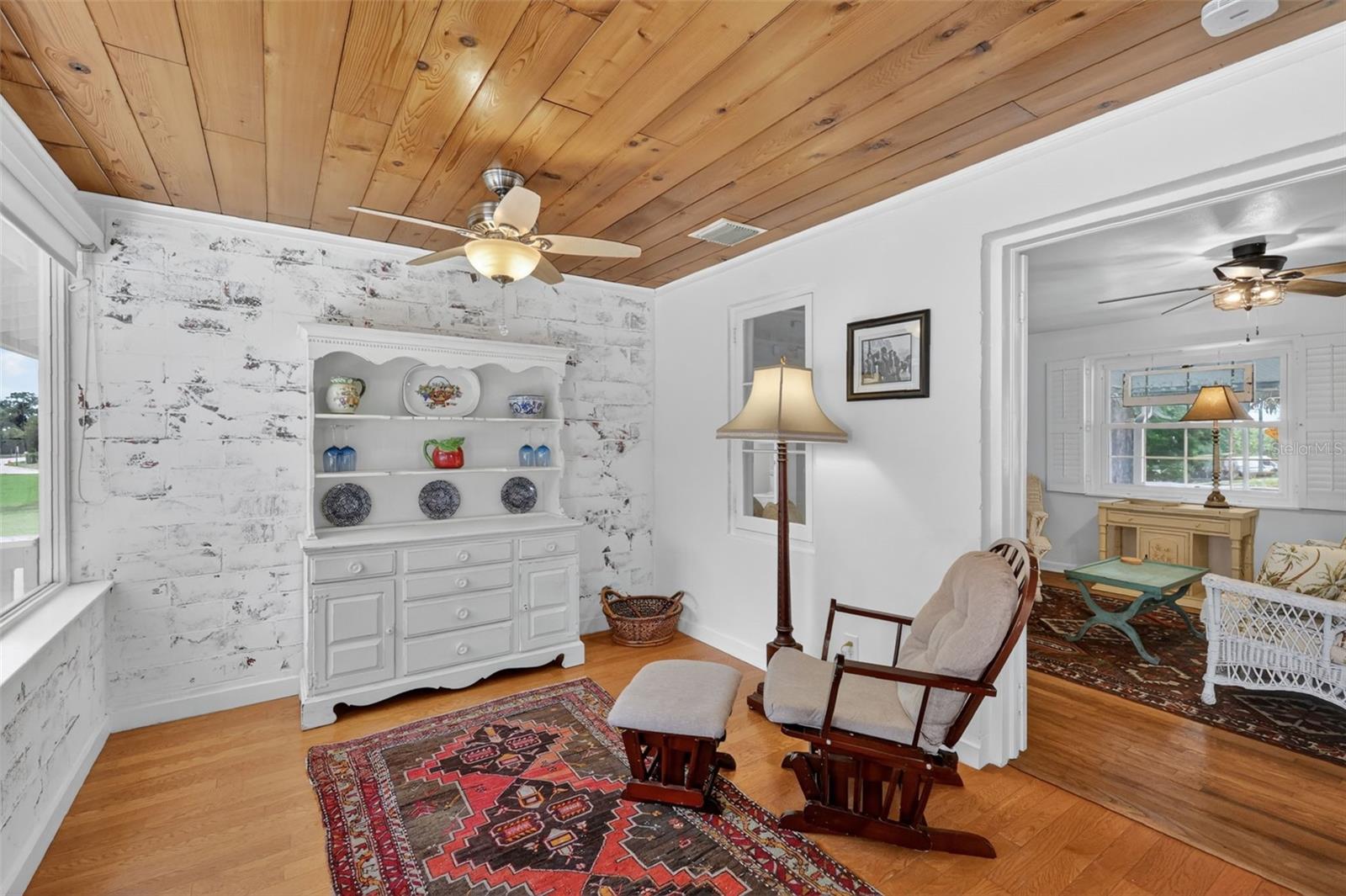 422 W 11TH AVE, MOUNT DORA, FL, 32757