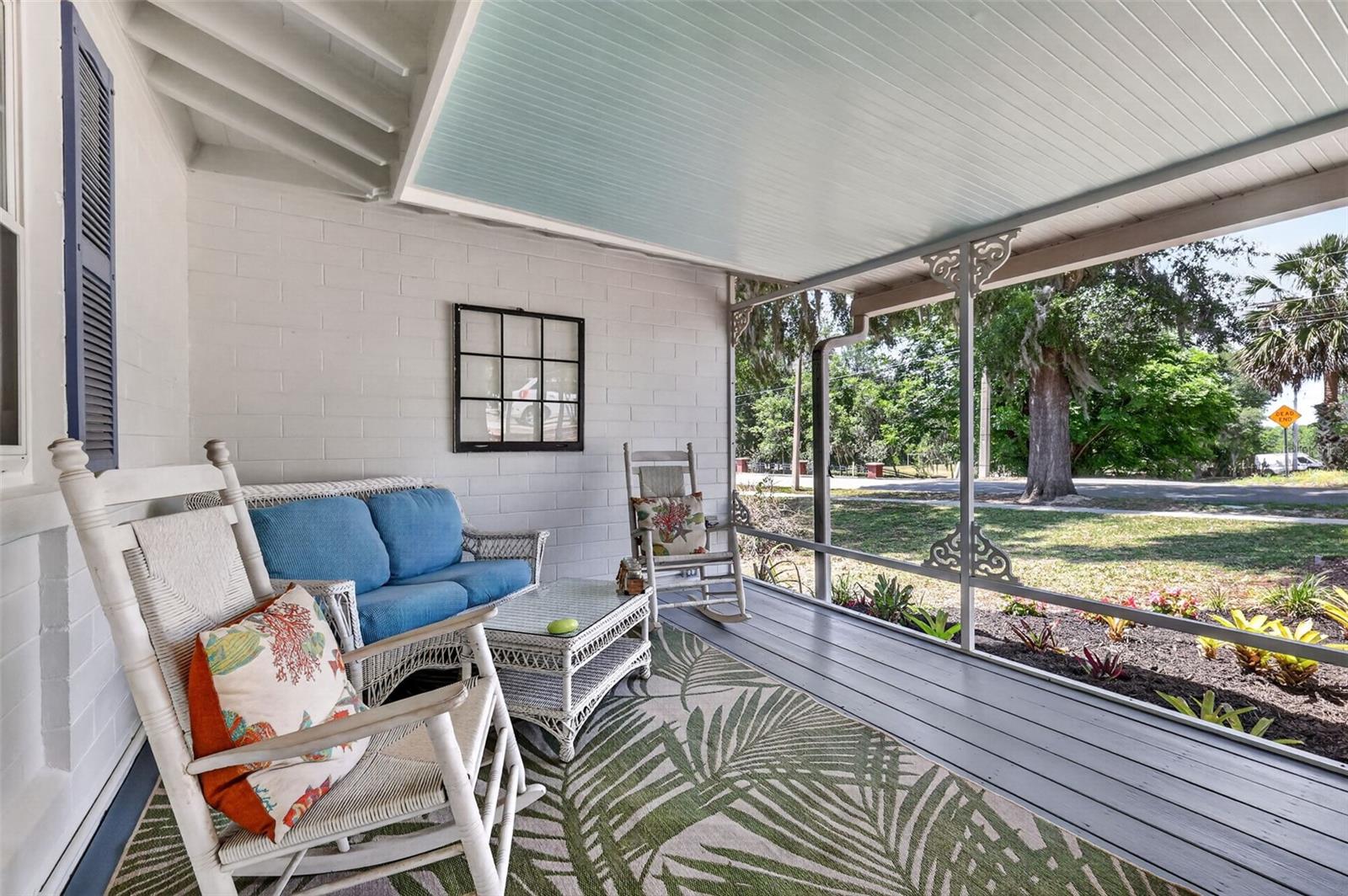 422 W 11TH AVE, MOUNT DORA, FL, 32757