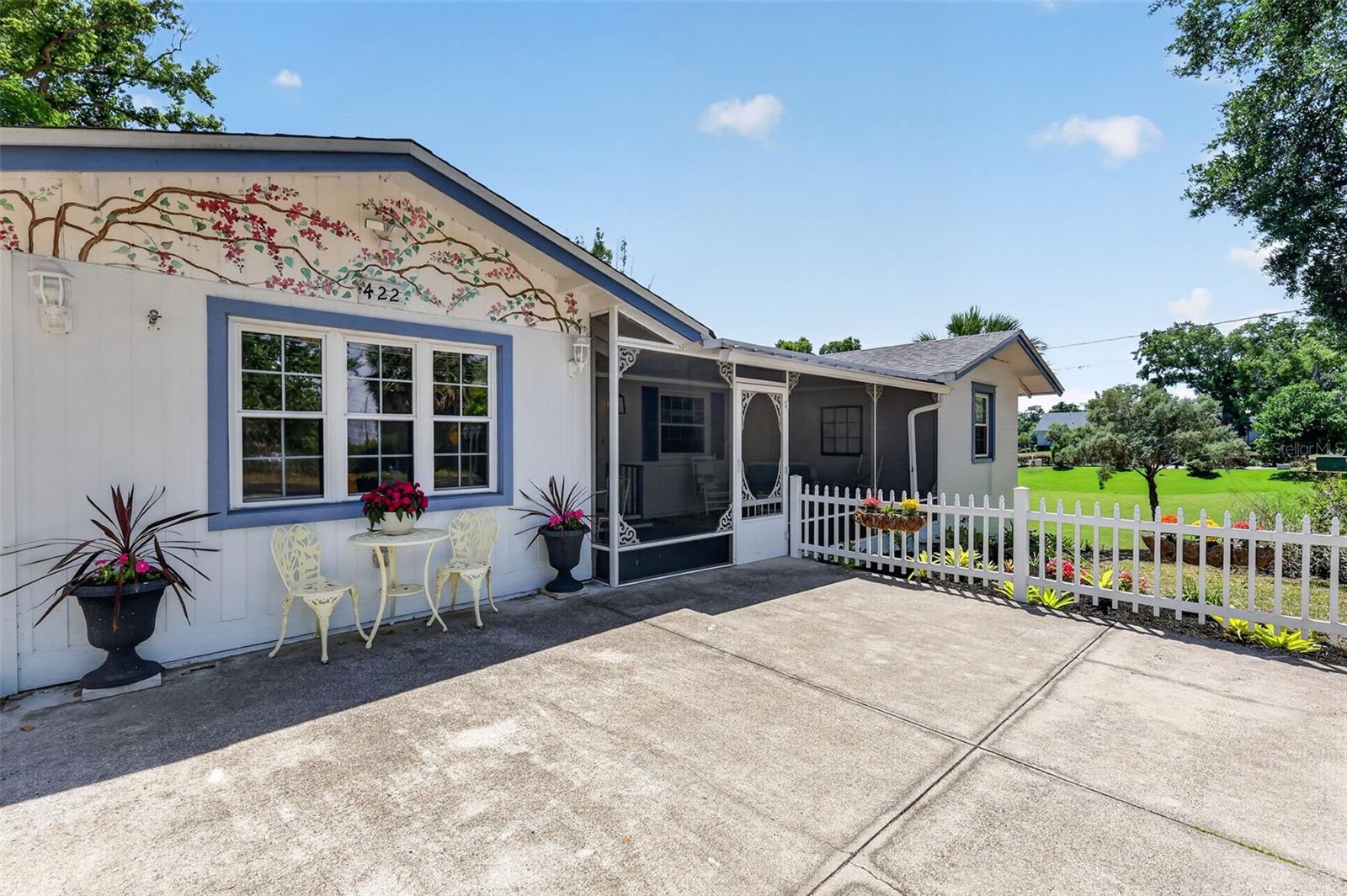 422 W 11TH AVE, MOUNT DORA, FL, 32757