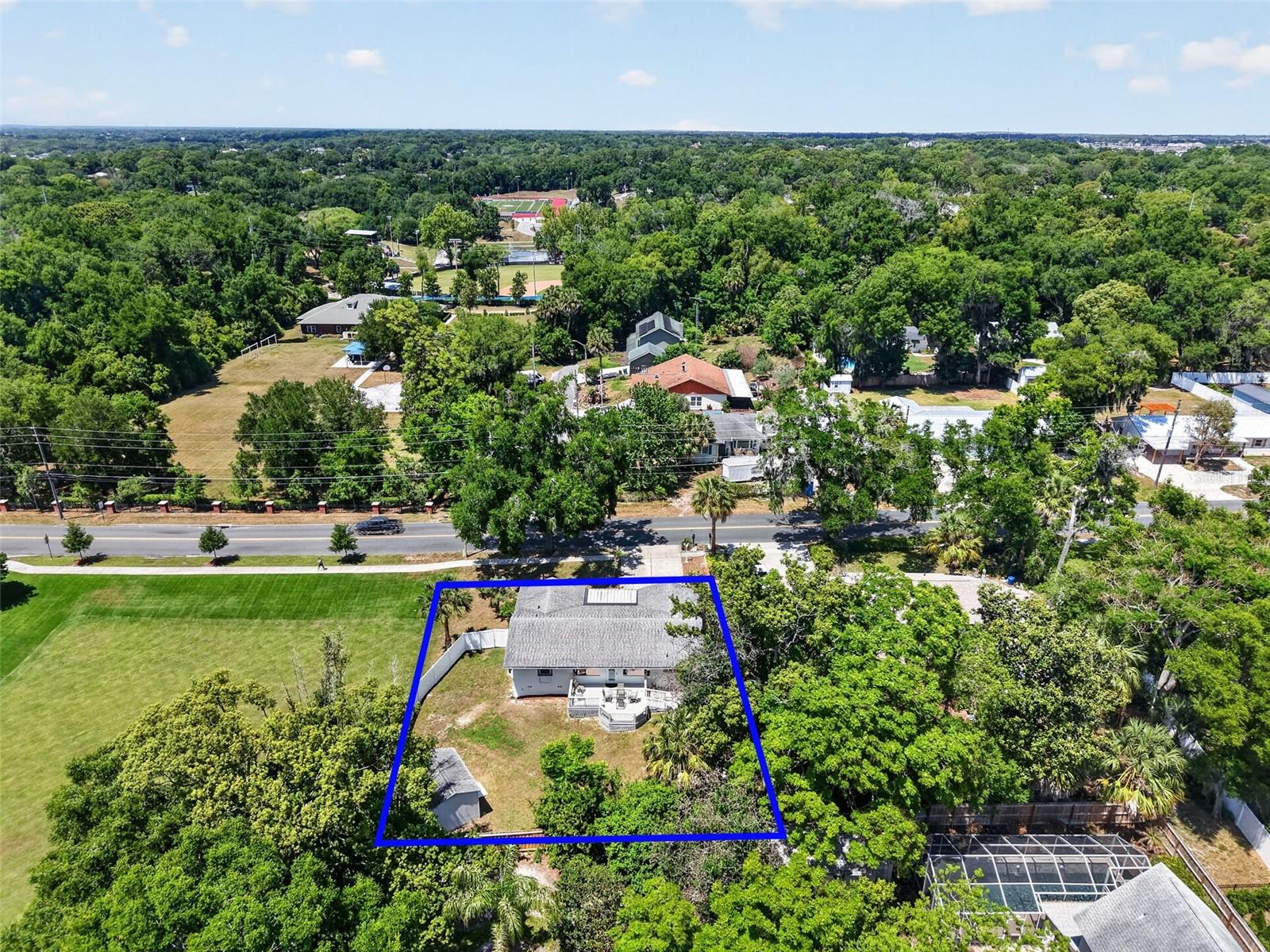 422 W 11TH AVE, MOUNT DORA, FL, 32757