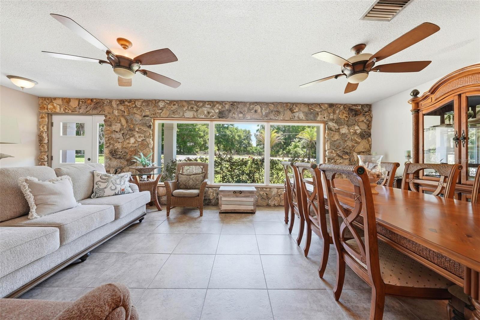 37237 GRAYS AIRPORT RD, LADY LAKE, FL, 32159