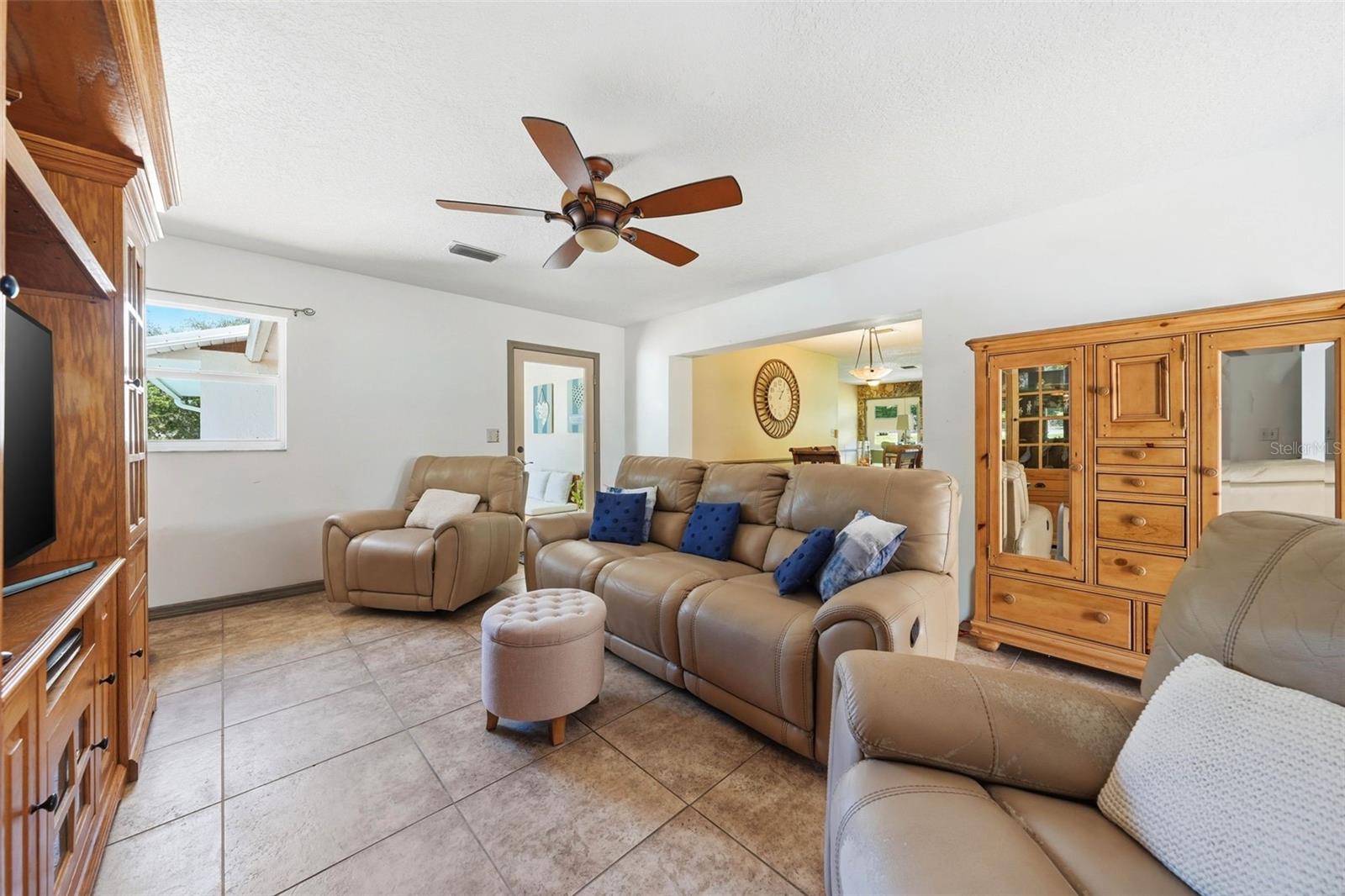 37237 GRAYS AIRPORT RD, LADY LAKE, FL, 32159