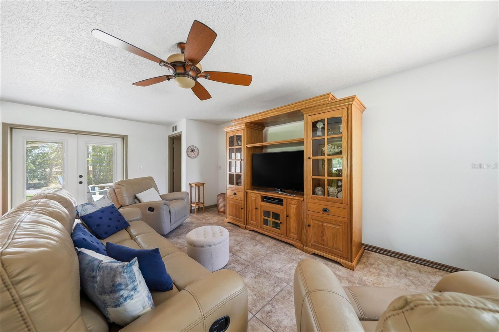 37237 GRAYS AIRPORT RD, LADY LAKE, FL, 32159